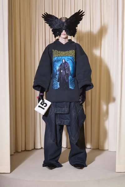 Look 15